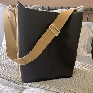 Rothy’s Bucket Bag in Ink and Ivory color